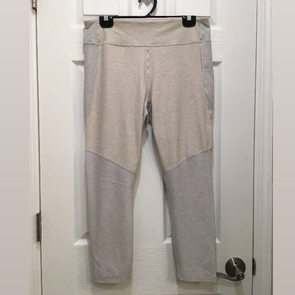 OUTDOOR VOICES 3/4 Two-Tone Warmup Legging (Textured Compression) XL
